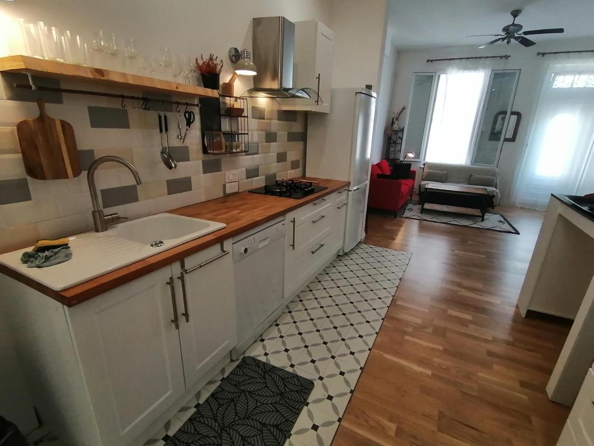 Jolie Maison Avec Terrasse Au Centre-ville D'arles Ferienhaus *